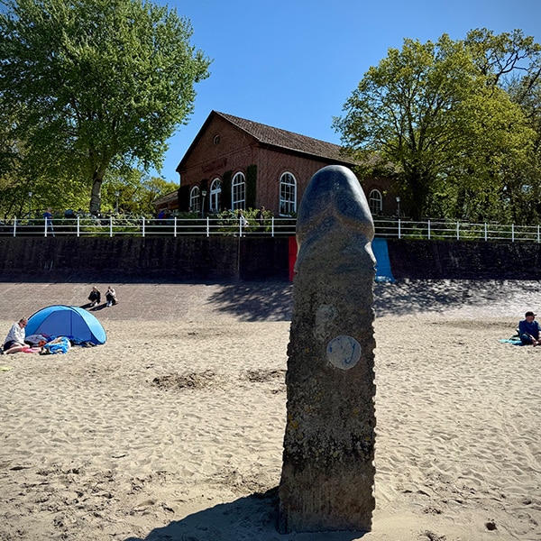 Skulptur: "Der Phallus"