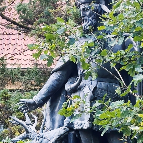 Hubertusstatue am Jagdschloss Göhrde